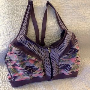 Victoria’s Secret front close sports bra